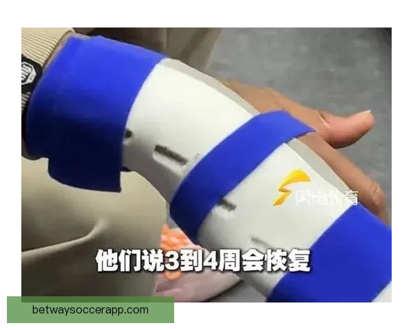 马克西手指更换新固定护具恢复进展良好预计下周初接受伤情重新评估